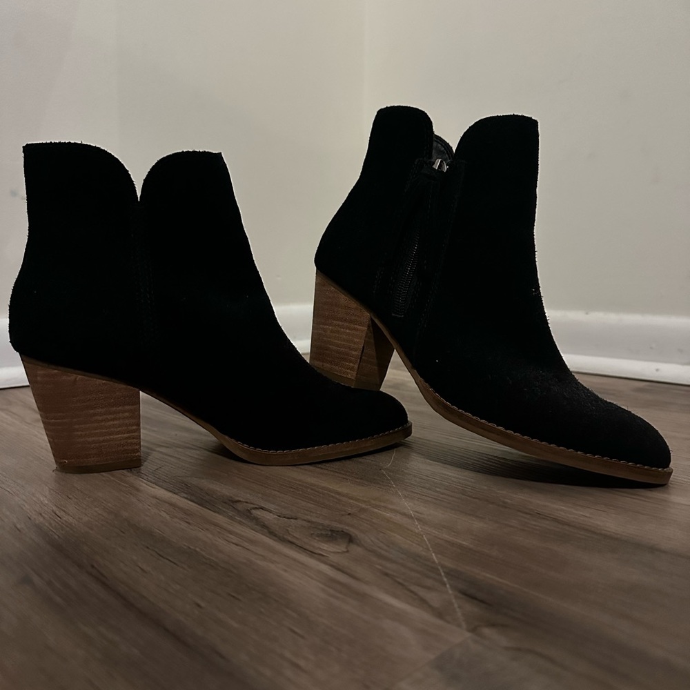 FRYE AND CO. Black Ankle Booties with Brown Heel